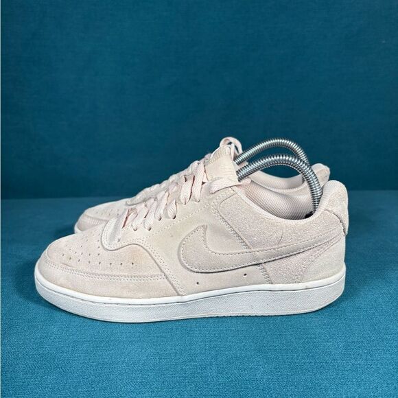 Size 7.5 - Women’s Nike Court Visión Low - Picture 1 of 9